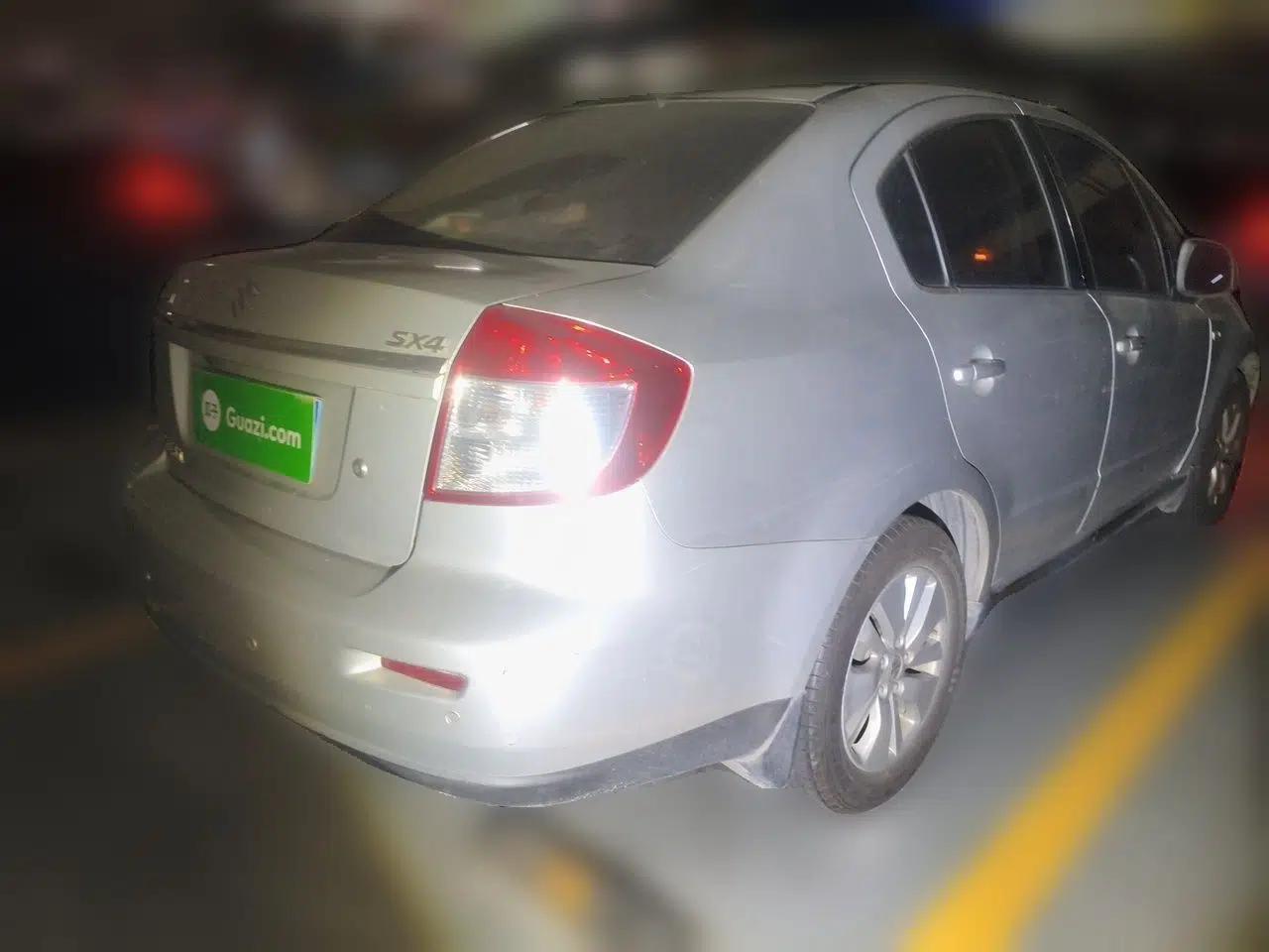 Suzuki SX4 2010 Sedan 1.6L Automatic Value Model — миниатюра 6