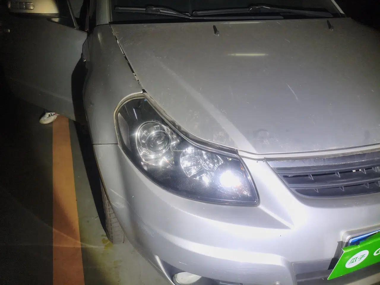 Suzuki SX4 2010 Sedan 1.6L Automatic Value Model — миниатюра 7
