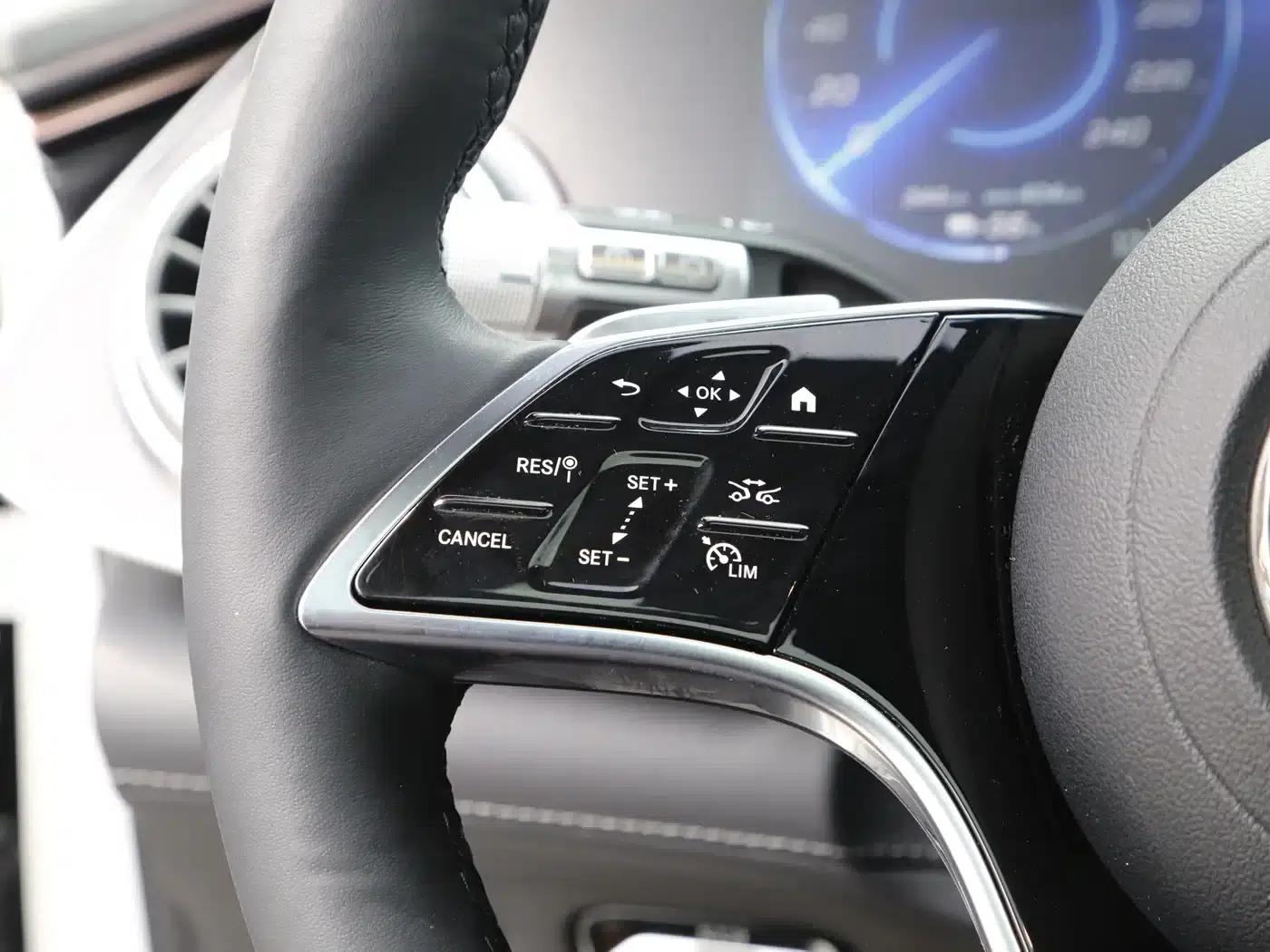 Mercedes-Benz EQS SUV 2023 Model 450+ — миниатюра 13