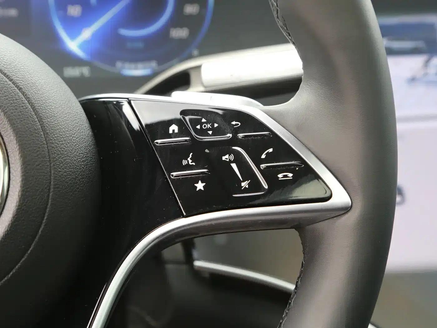 Mercedes-Benz EQS SUV 2023 Model 450+ — миниатюра 14