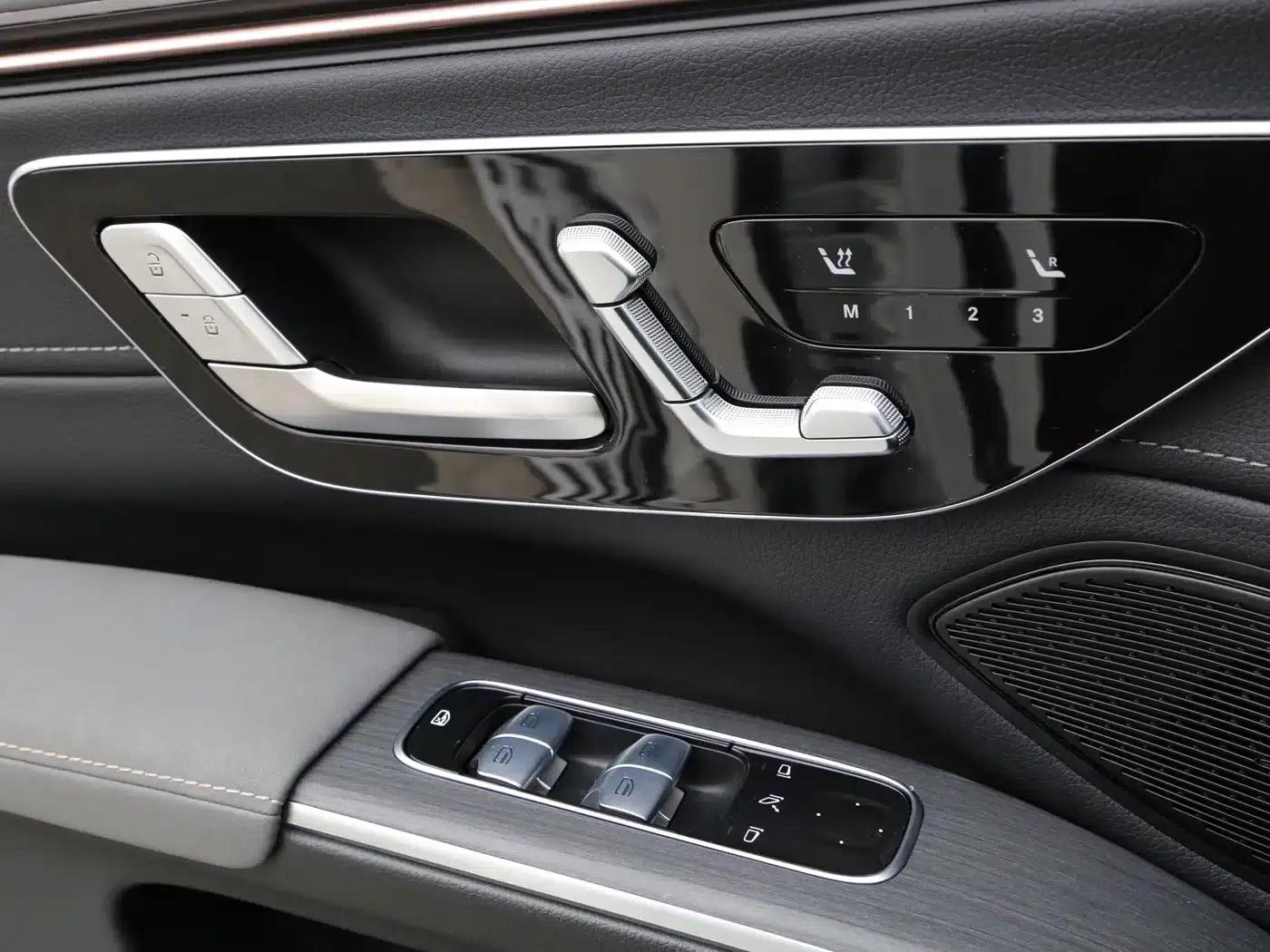 Mercedes-Benz EQS SUV 2023 Model 450+ — миниатюра 15