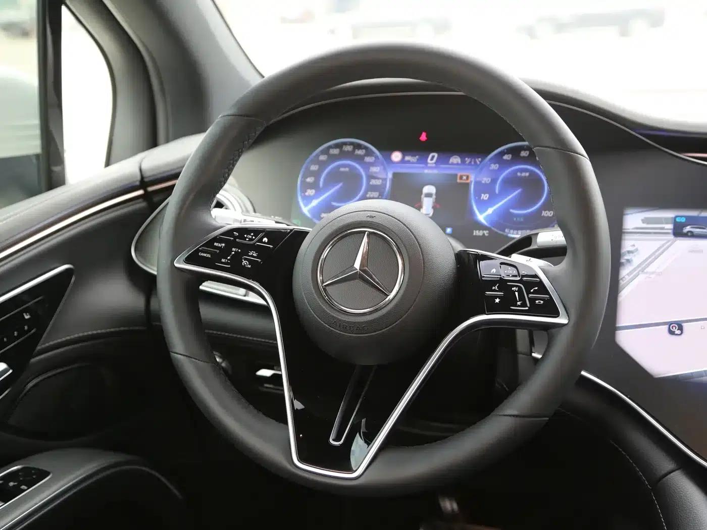 Mercedes-Benz EQS SUV 2023 Model 450+ — миниатюра 5