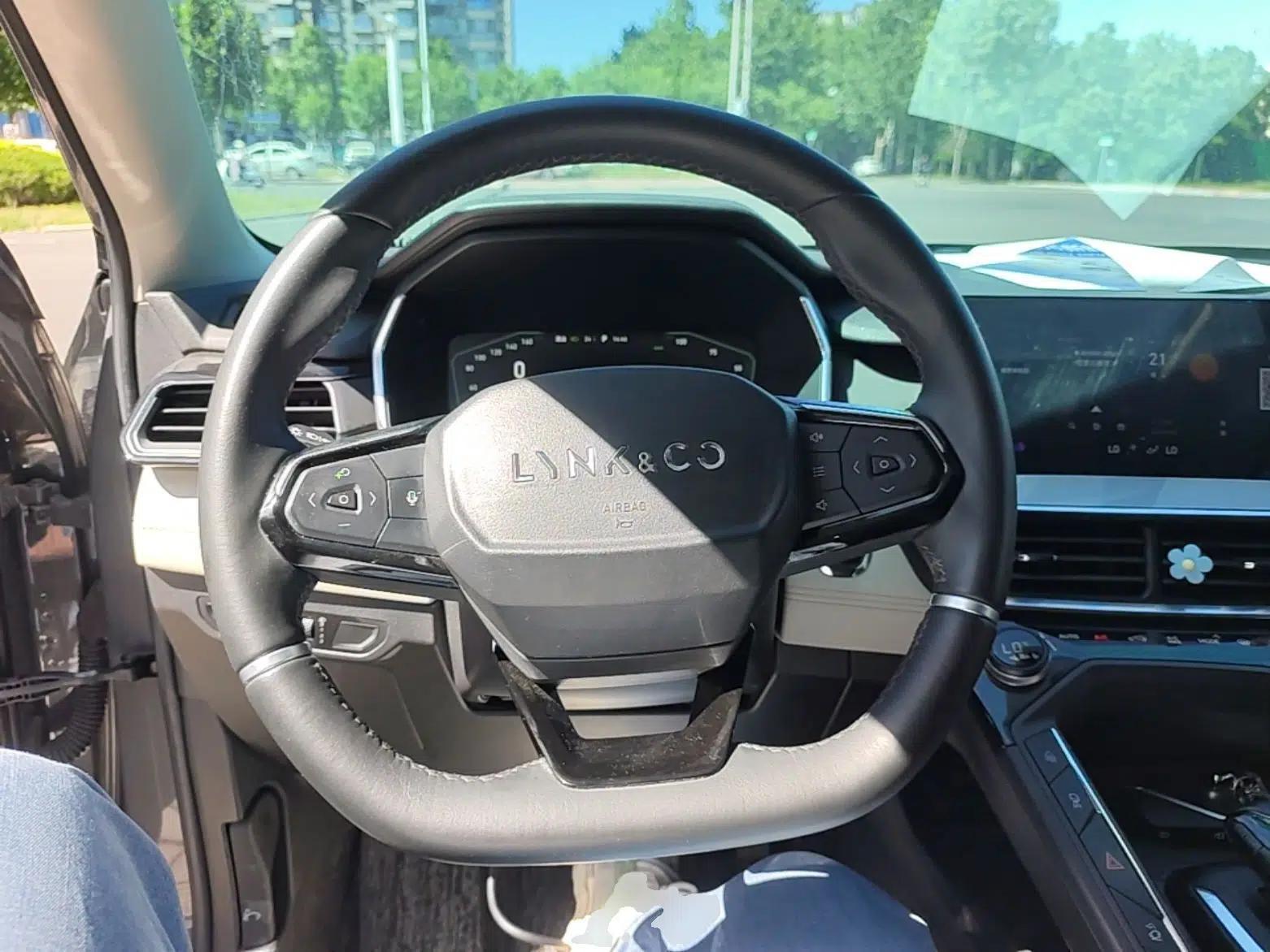 Lynk & Co 06 EM-P 2022 PHEV 84 km Range Pro Version — миниатюра 14