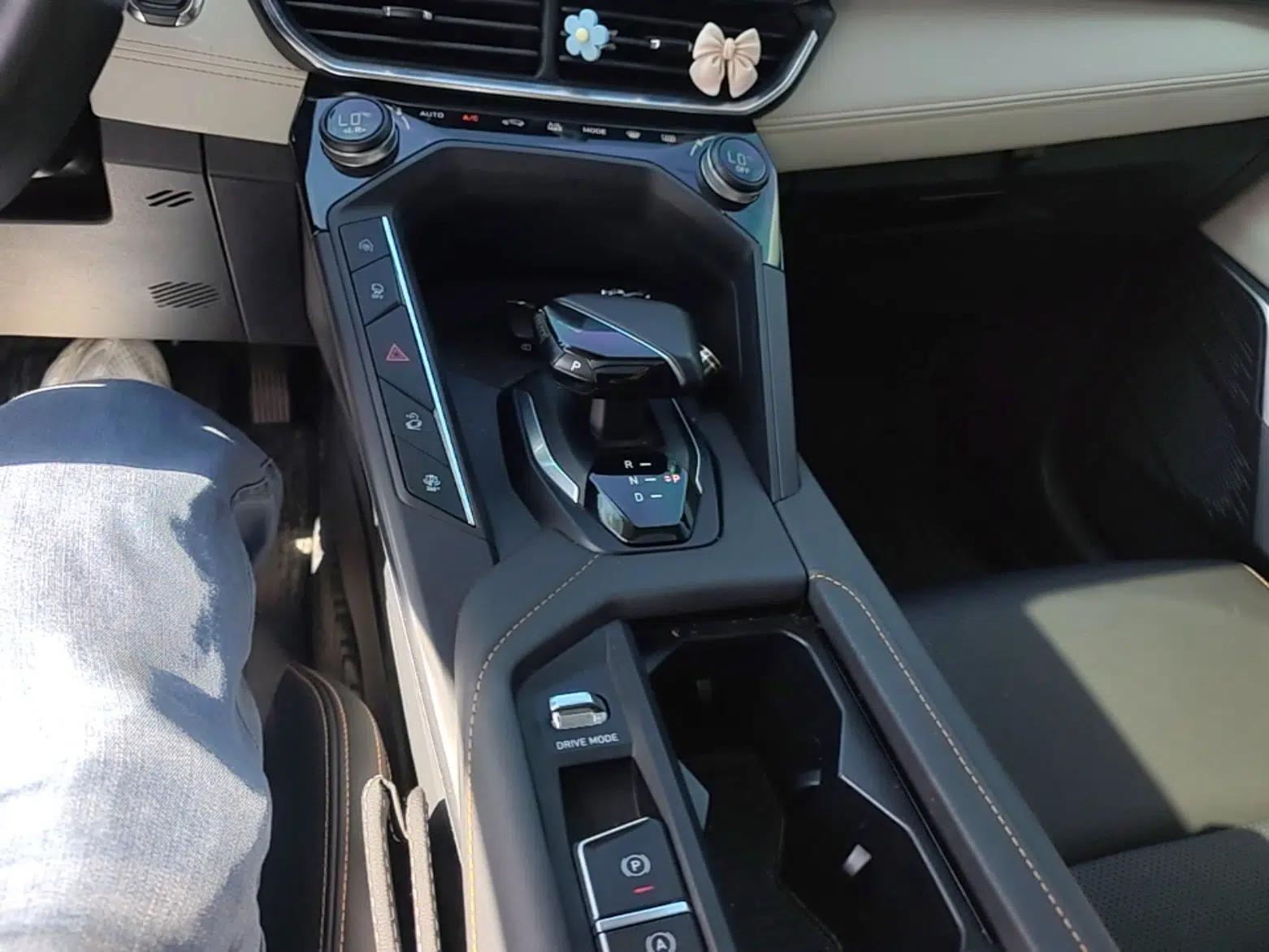 Lynk & Co 06 EM-P 2022 PHEV 84 km Range Pro Version — миниатюра 17