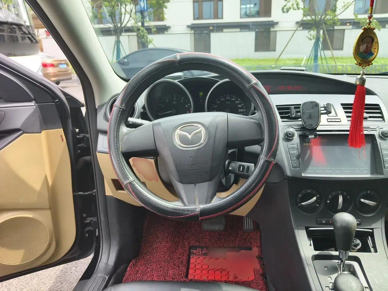 Mazda 3 2011 Sedan 1.6L Automatic Comfort Model — миниатюра 11