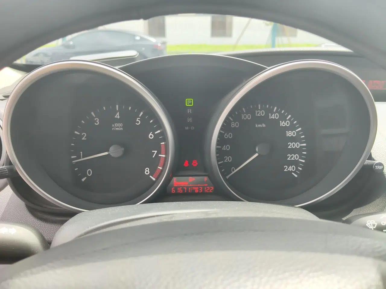 Mazda 3 2011 Sedan 1.6L Automatic Comfort Model — миниатюра 12