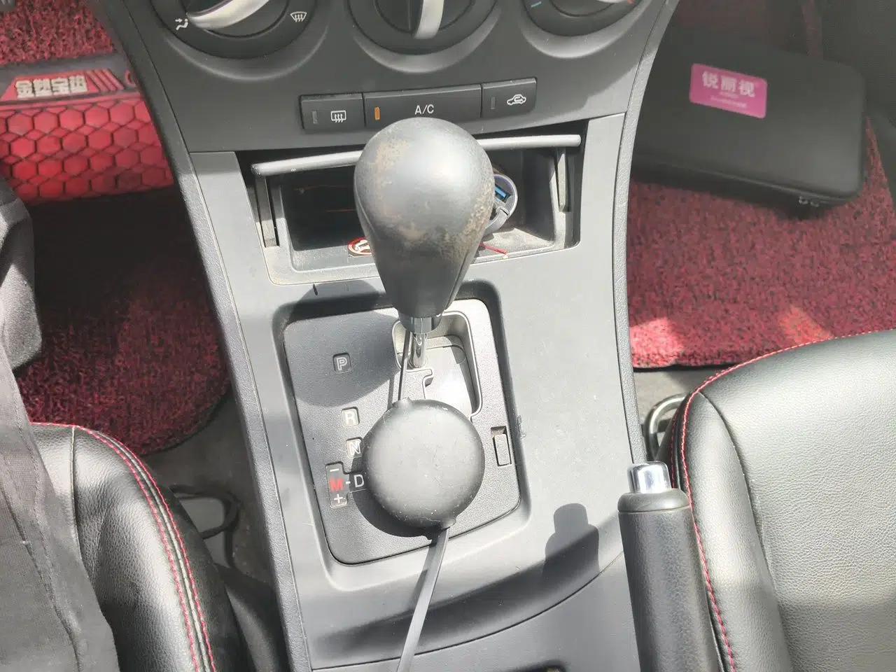 Mazda 3 2011 Sedan 1.6L Automatic Comfort Model — миниатюра 15