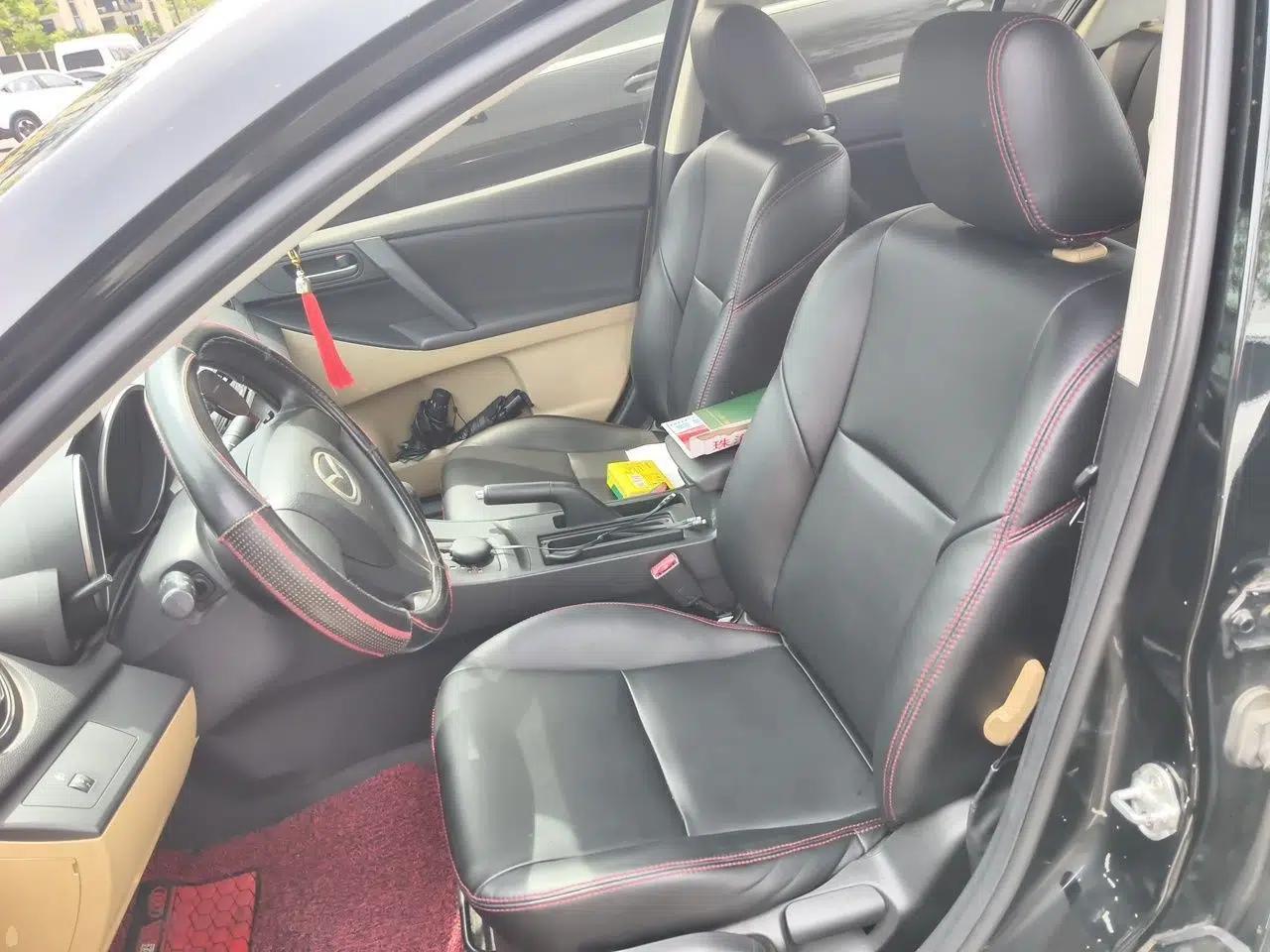 Mazda 3 2011 Sedan 1.6L Automatic Comfort Model — миниатюра 16