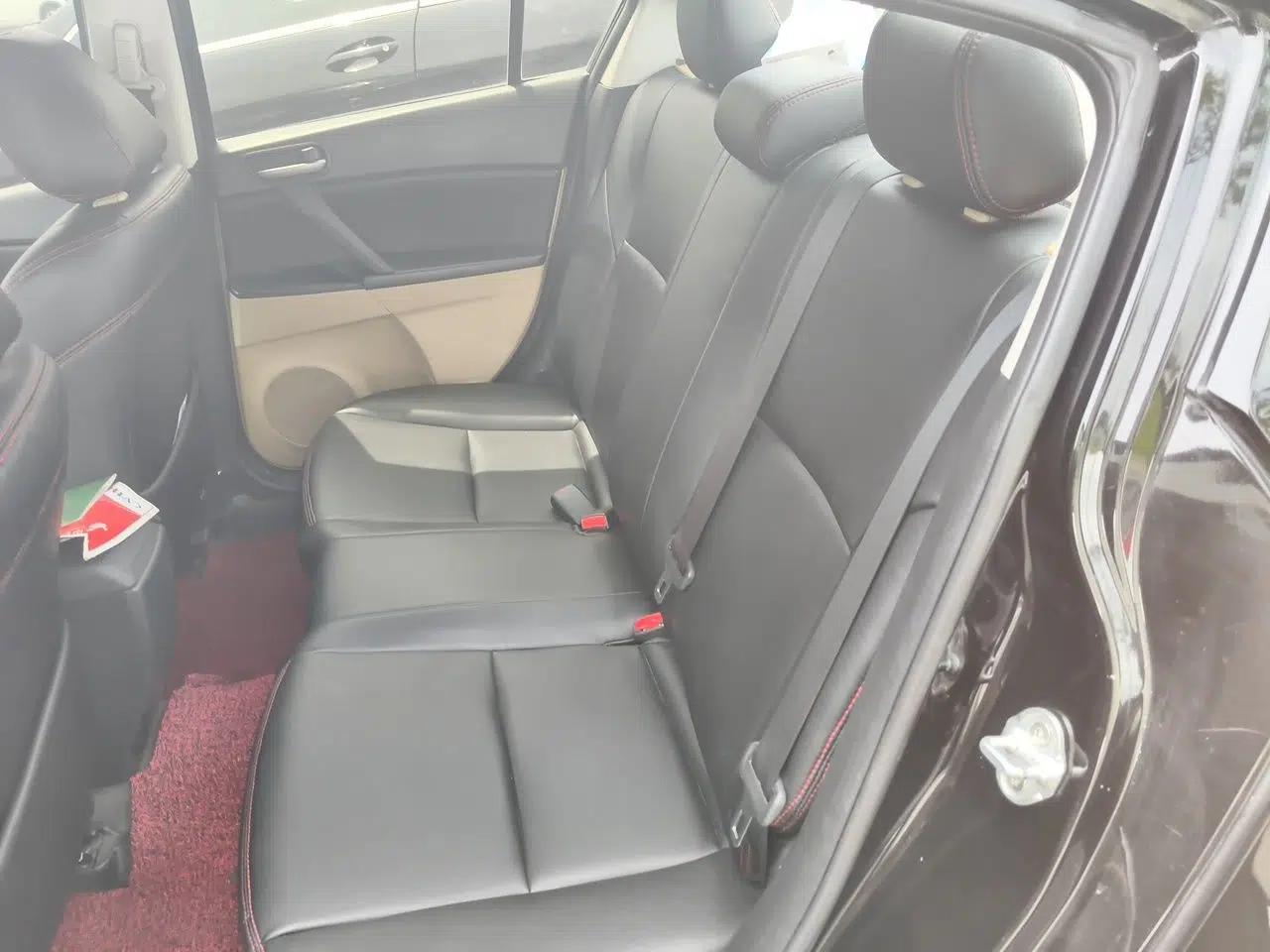 Mazda 3 2011 Sedan 1.6L Automatic Comfort Model — миниатюра 18