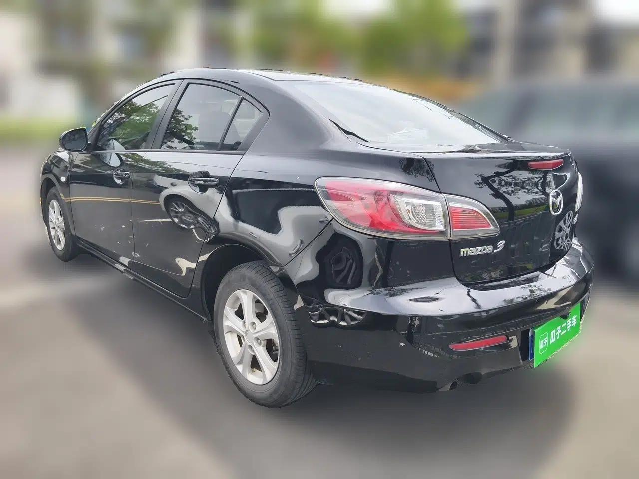 Mazda 3 2011 Sedan 1.6L Automatic Comfort Model — миниатюра 4
