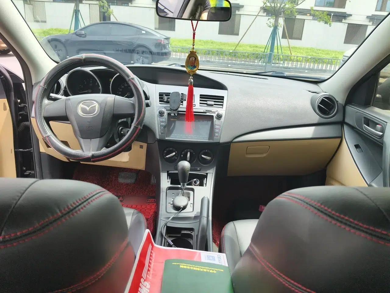 Mazda 3 2011 Sedan 1.6L Automatic Comfort Model — миниатюра 10