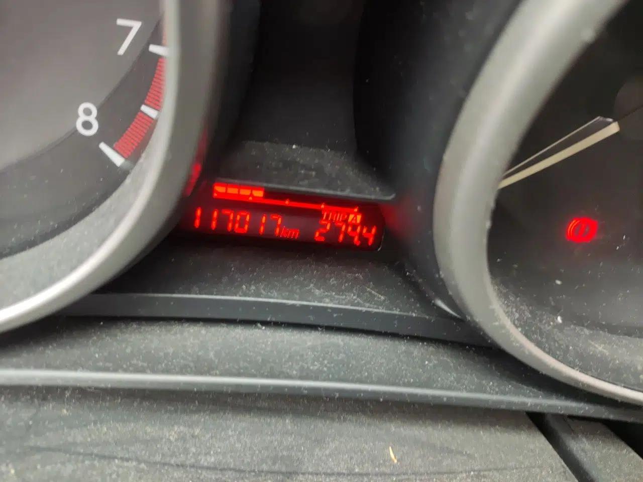 Mazda 5 2013 2.0L Automatic Comfort Edition — миниатюра 13