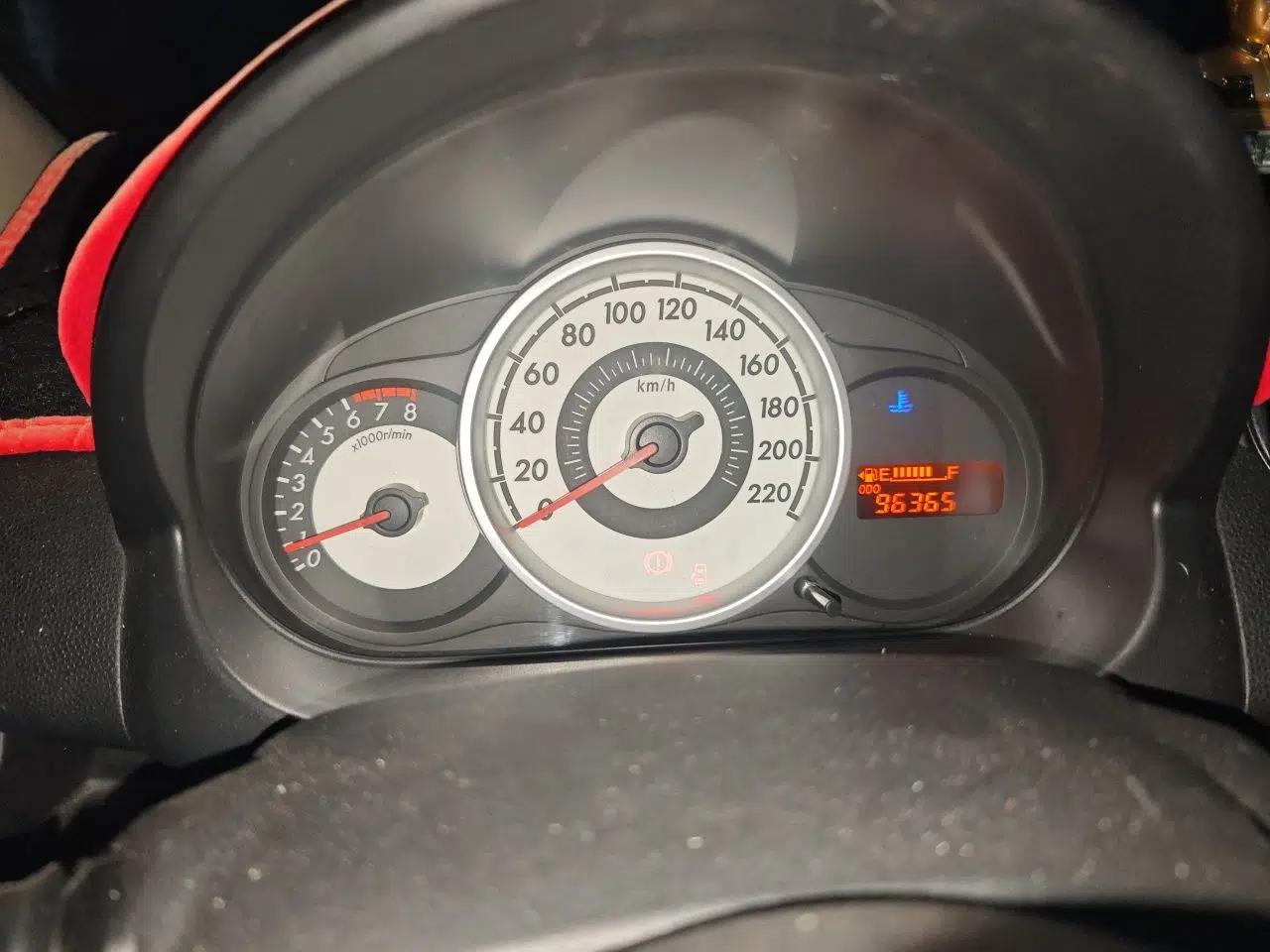 Mazda 2 2008 1.5L Manual Fashion Edition — миниатюра 12
