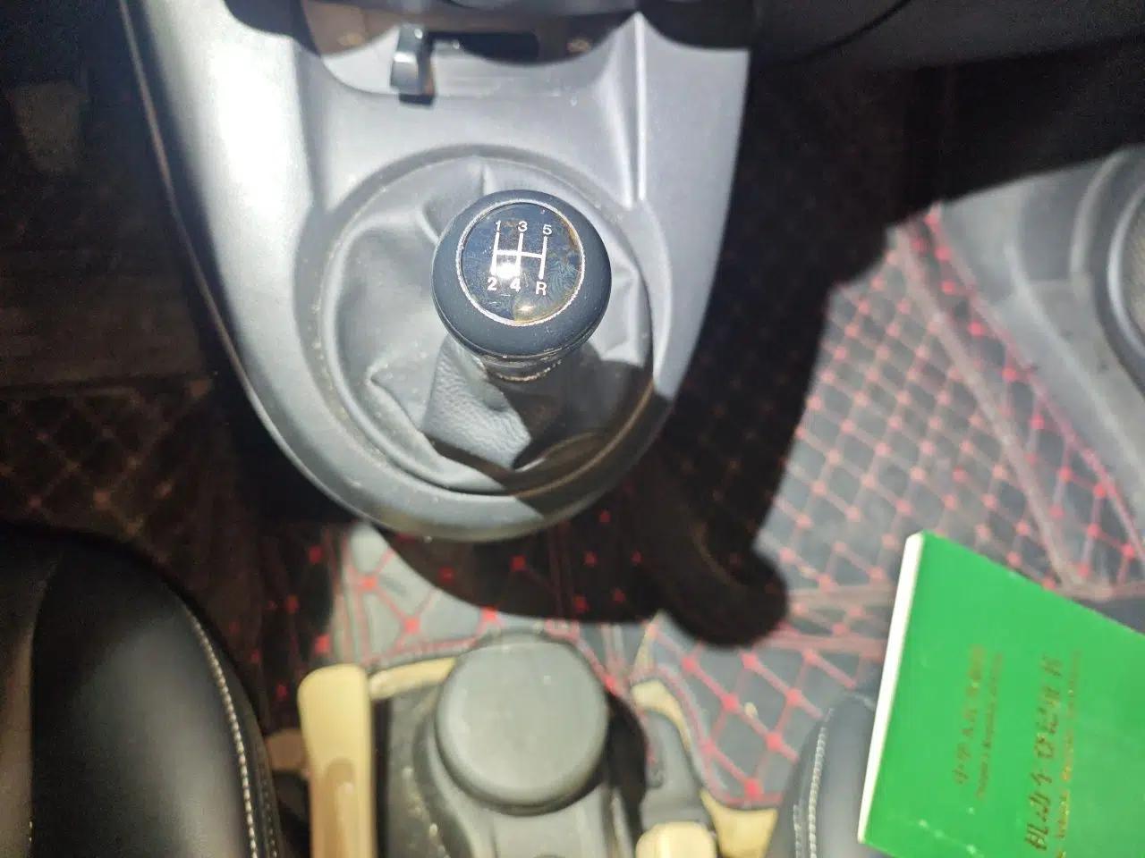 Mazda 2 2008 1.5L Manual Fashion Edition — миниатюра 15
