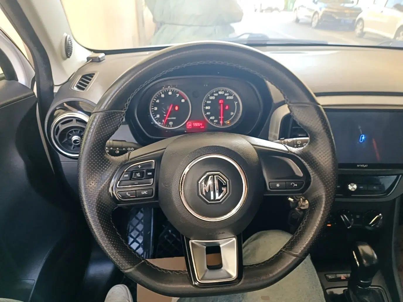 MG 3 2017 1.5L Automatic Smart Connect Luxury Edition — миниатюра 14