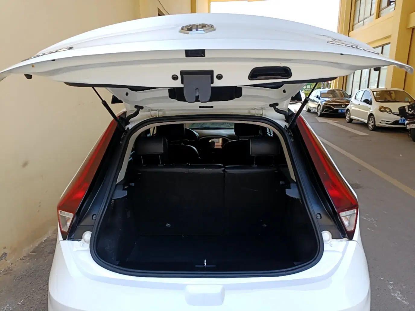 MG 3 2017 1.5L Automatic Smart Connect Luxury Edition — миниатюра 22