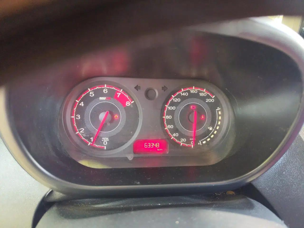 MG 3 2014 1.3L Manual Comfort Edition — миниатюра 12
