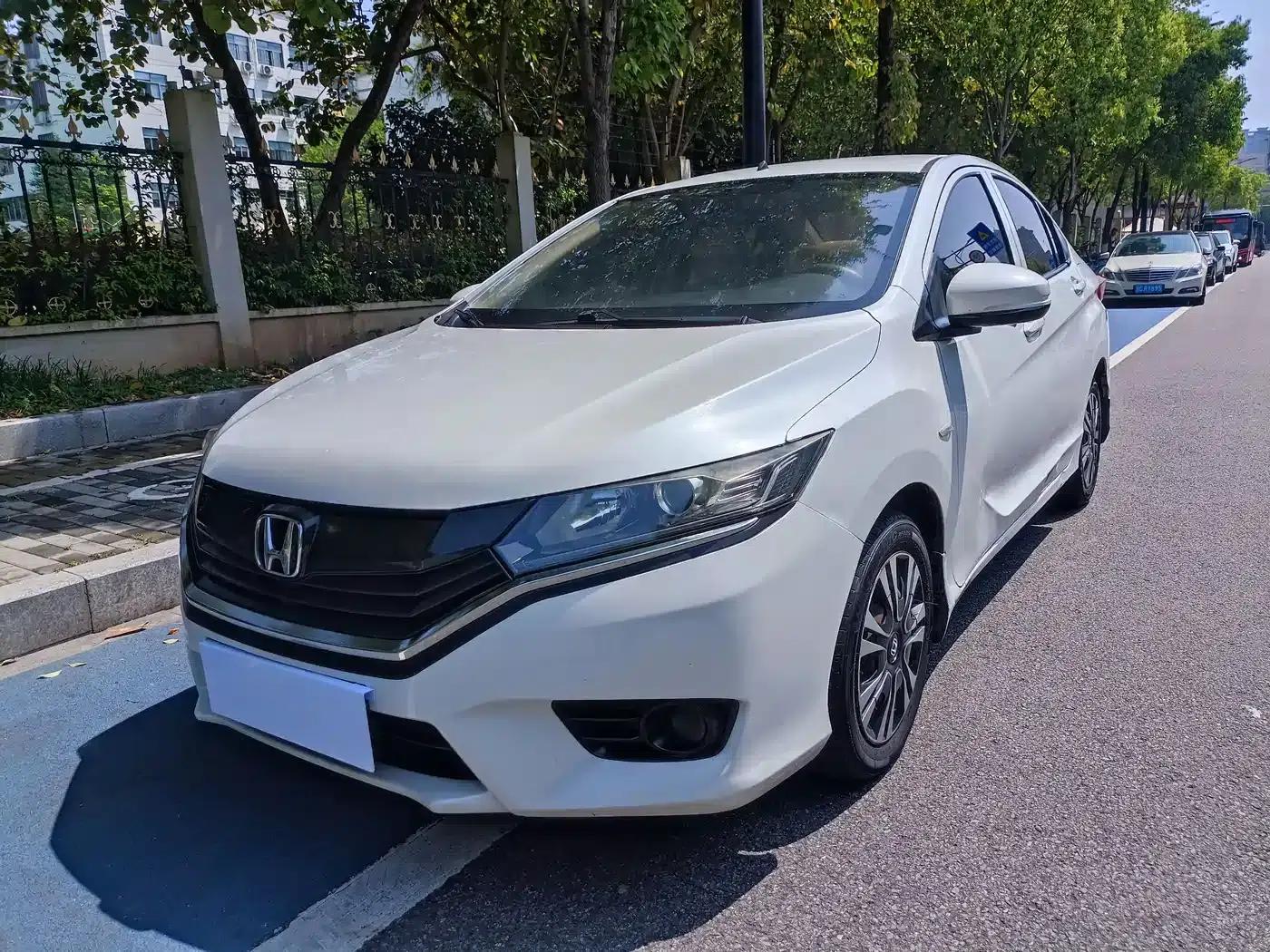 2016 Honda Greiz 1.5L CVT Classic Edition — миниатюра 1