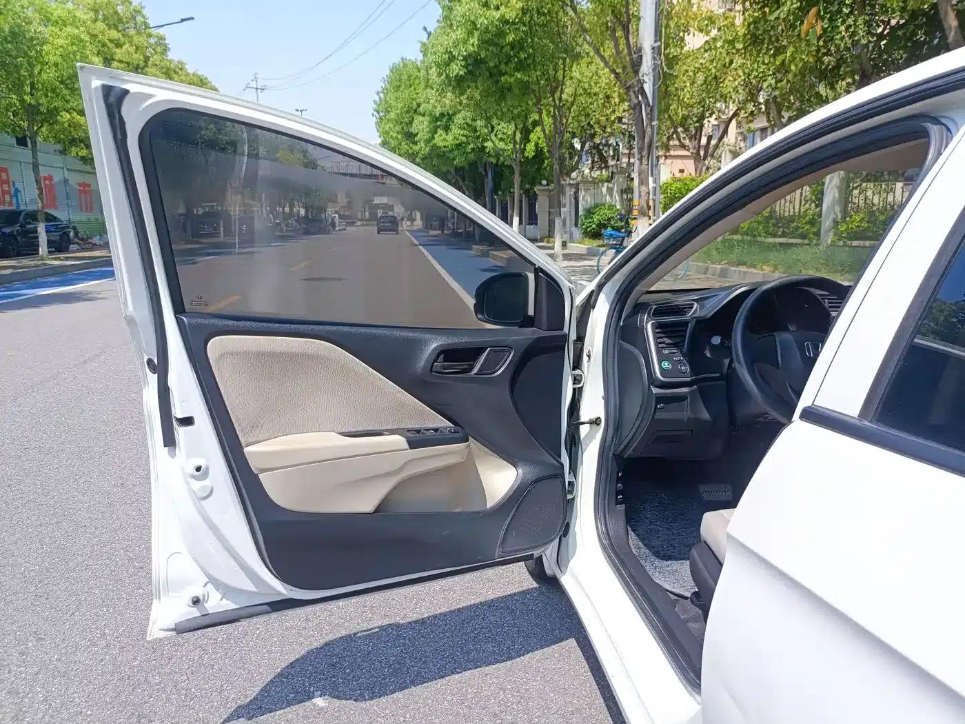 2016 Honda Greiz 1.5L CVT Classic Edition — миниатюра 16
