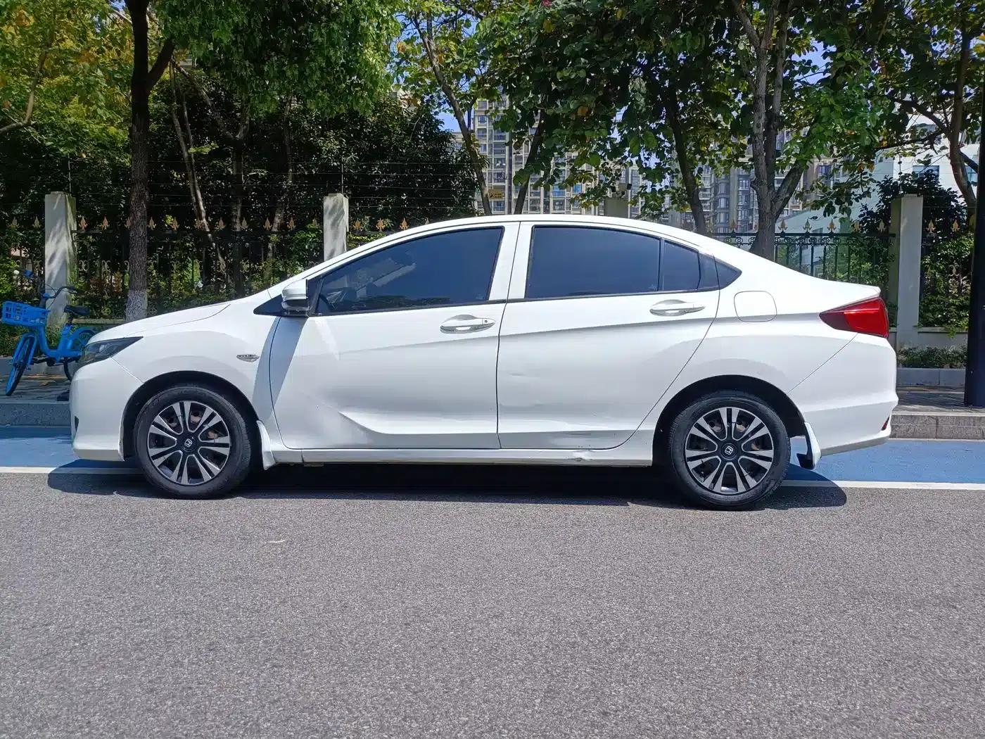 2016 Honda Greiz 1.5L CVT Classic Edition — миниатюра 3