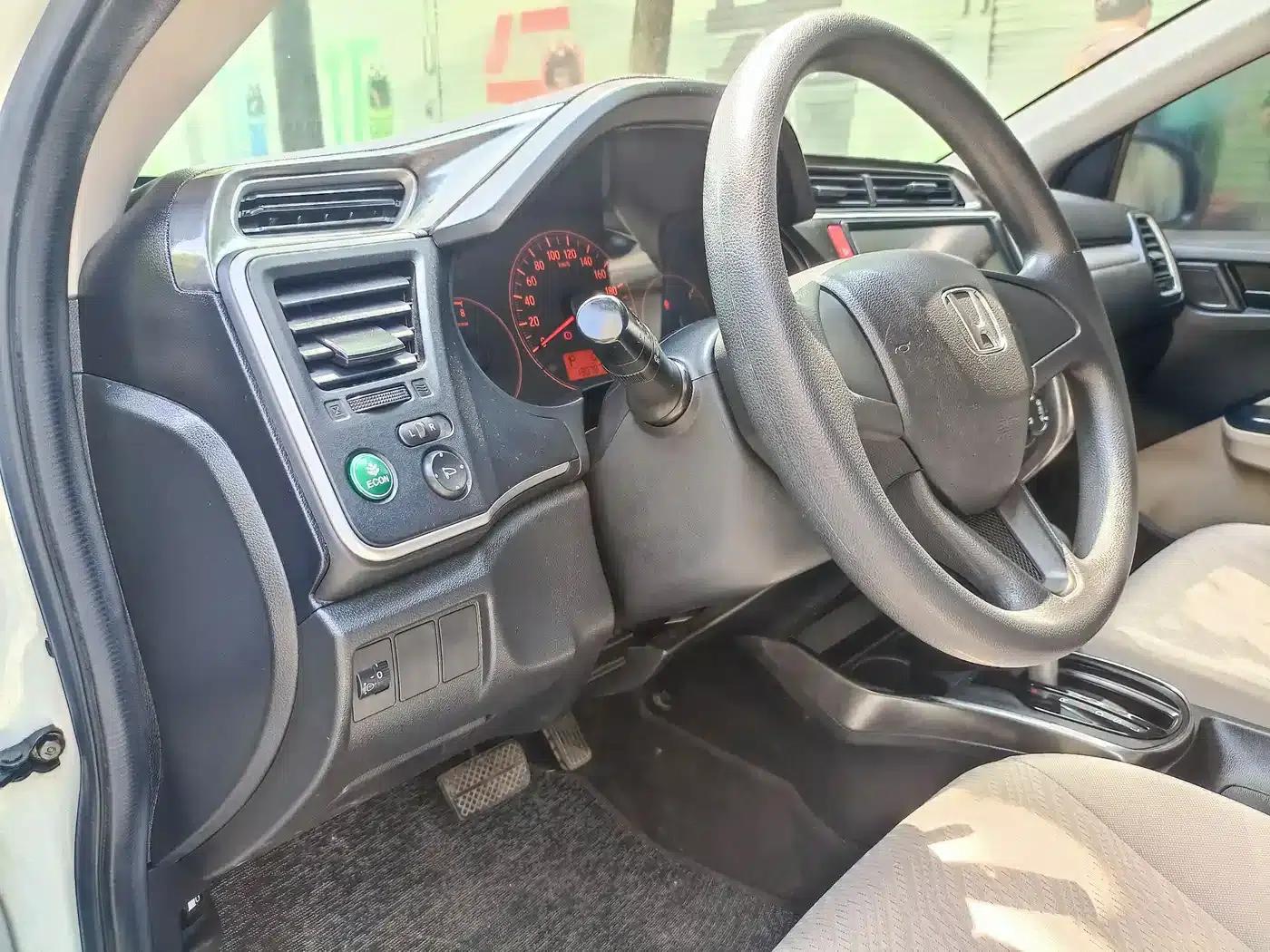 2016 Honda Greiz 1.5L CVT Classic Edition — миниатюра 21