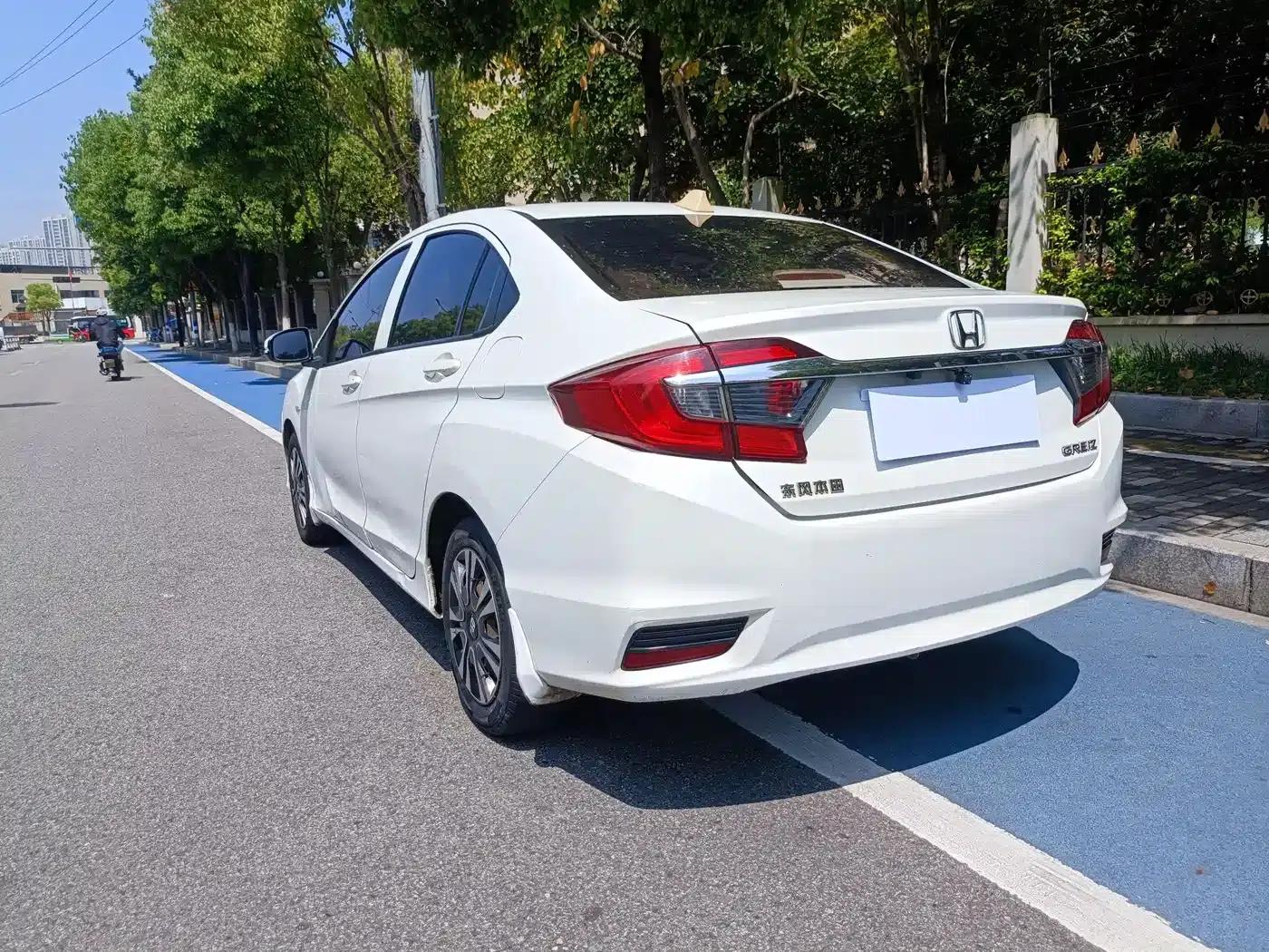 2016 Honda Greiz 1.5L CVT Classic Edition — миниатюра 4