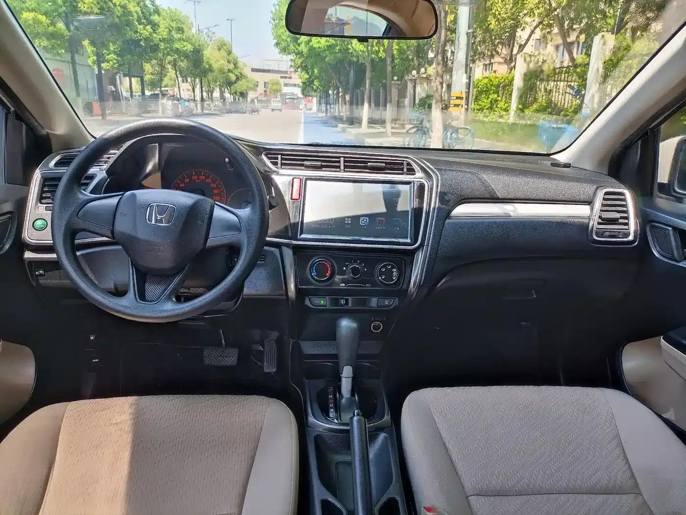 2016 Honda Greiz 1.5L CVT Classic Edition — миниатюра 31