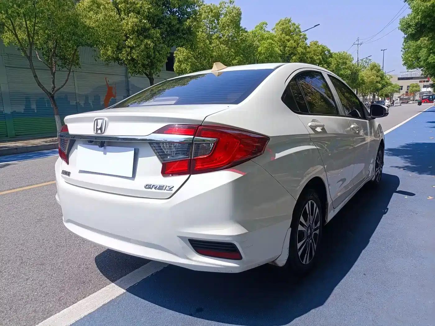 2016 Honda Greiz 1.5L CVT Classic Edition — миниатюра 7