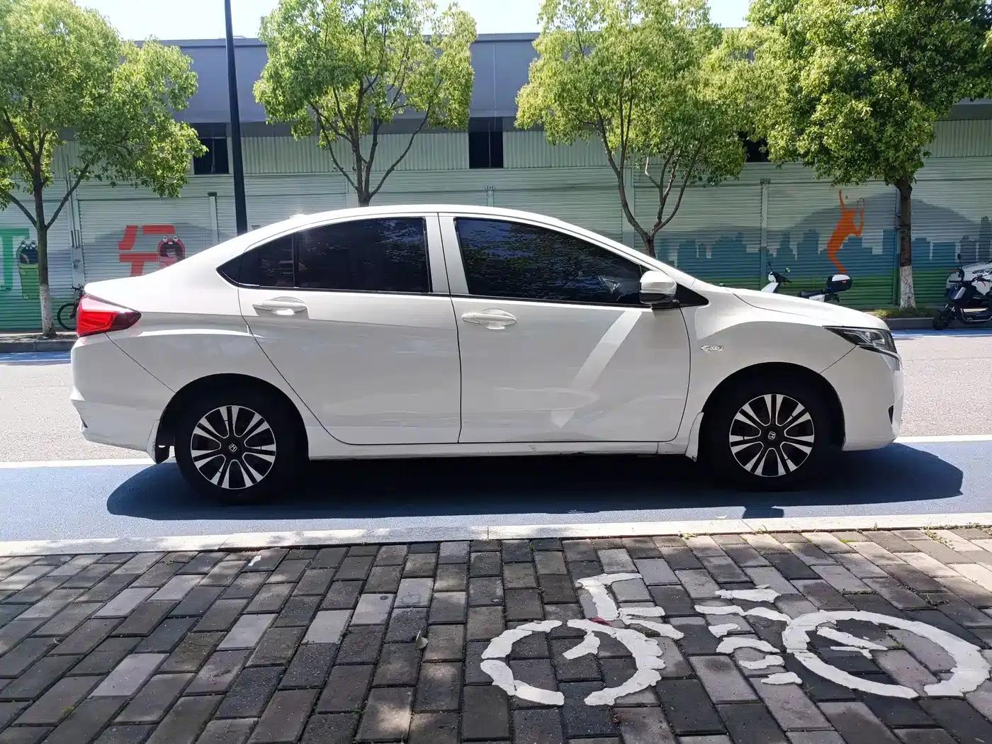 2016 Honda Greiz 1.5L CVT Classic Edition — миниатюра 8