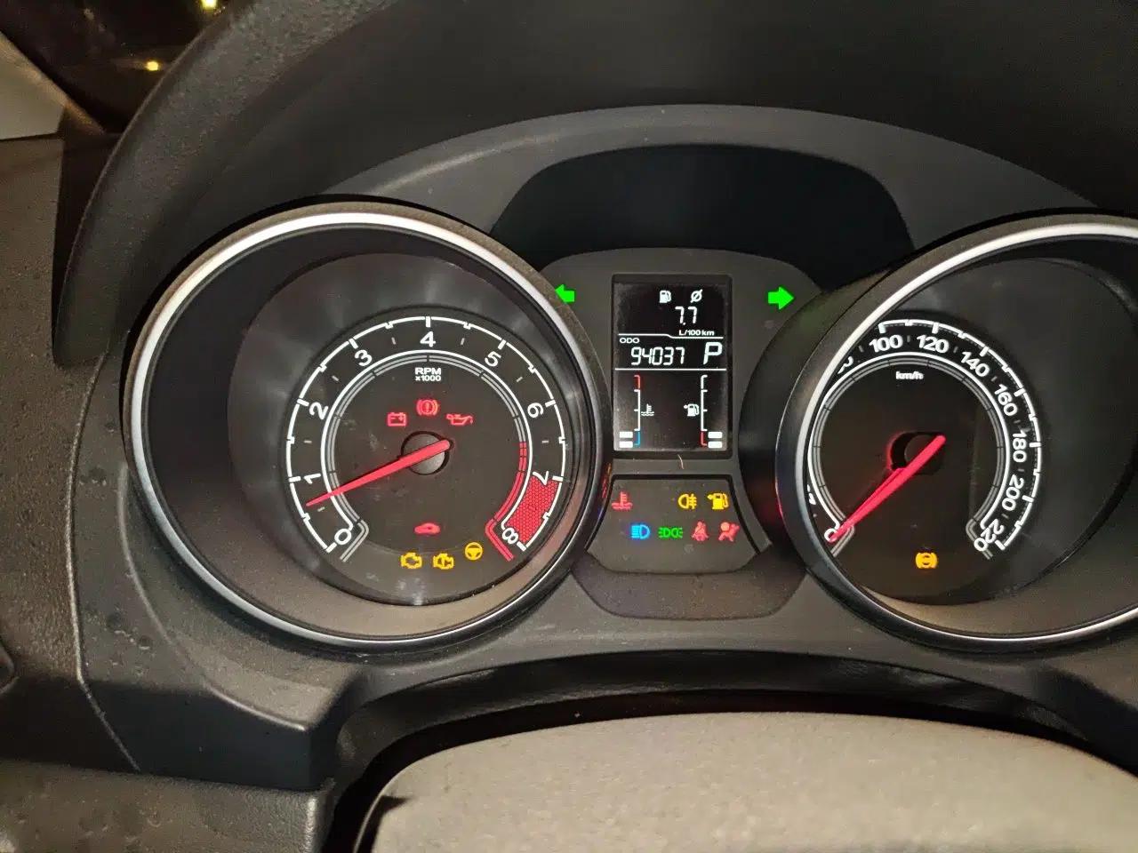 MG GT 2016 1.5L Automatic Value-Added Luxury Edition — миниатюра 12