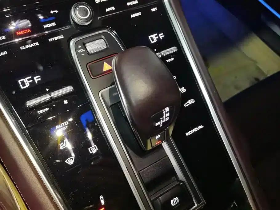 2021 Panamera 4 E-Hybrid Executive Long Wheelbase 2.9T — миниатюра 16