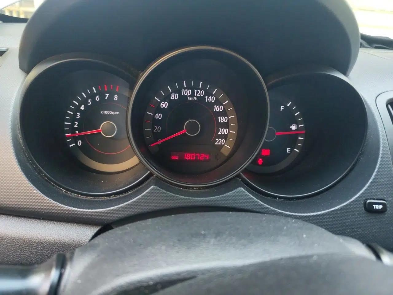 Kia Forte 2012 1.6L MT GL Commemorative Edition — миниатюра 12