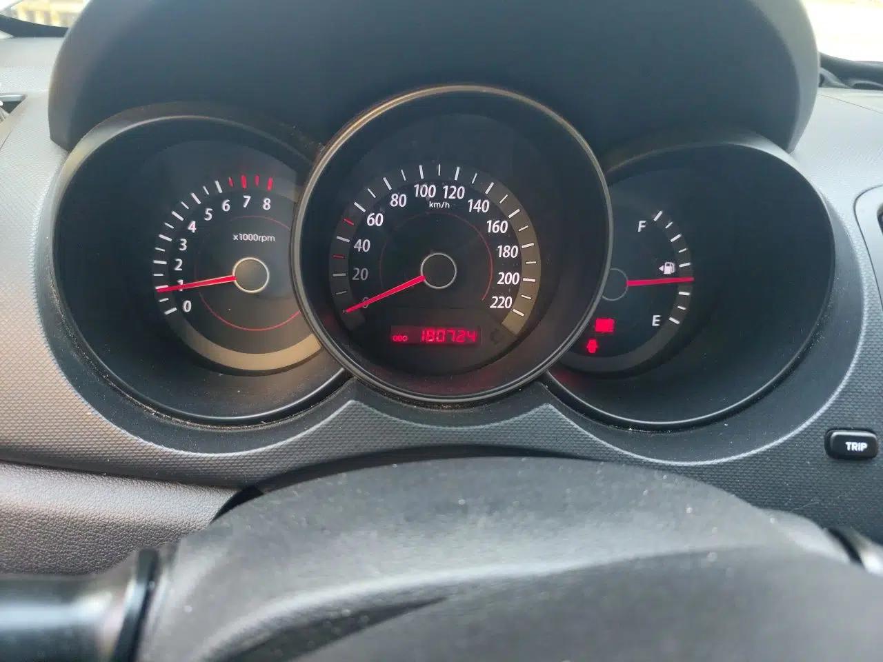 Kia Forte 2012 1.6L MT GL Commemorative Edition — миниатюра 13