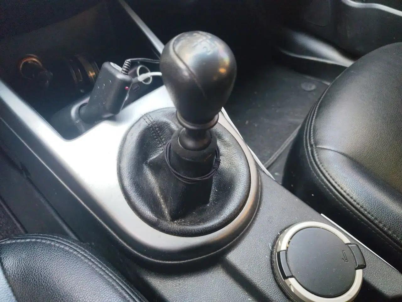 Kia Forte 2012 1.6L MT GL Commemorative Edition — миниатюра 15