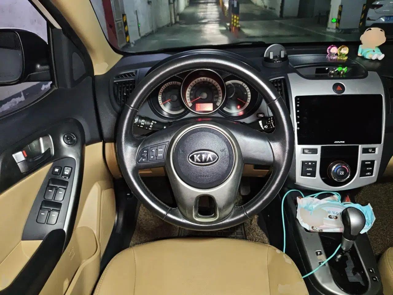 Kia Forte 2011 1.6L AT Premium — миниатюра 11
