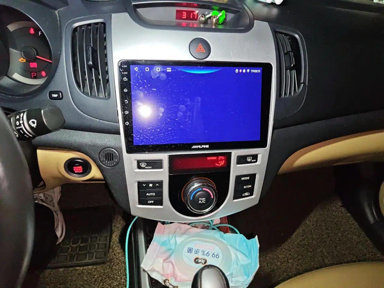Kia Forte 2011 1.6L AT Premium — миниатюра 14