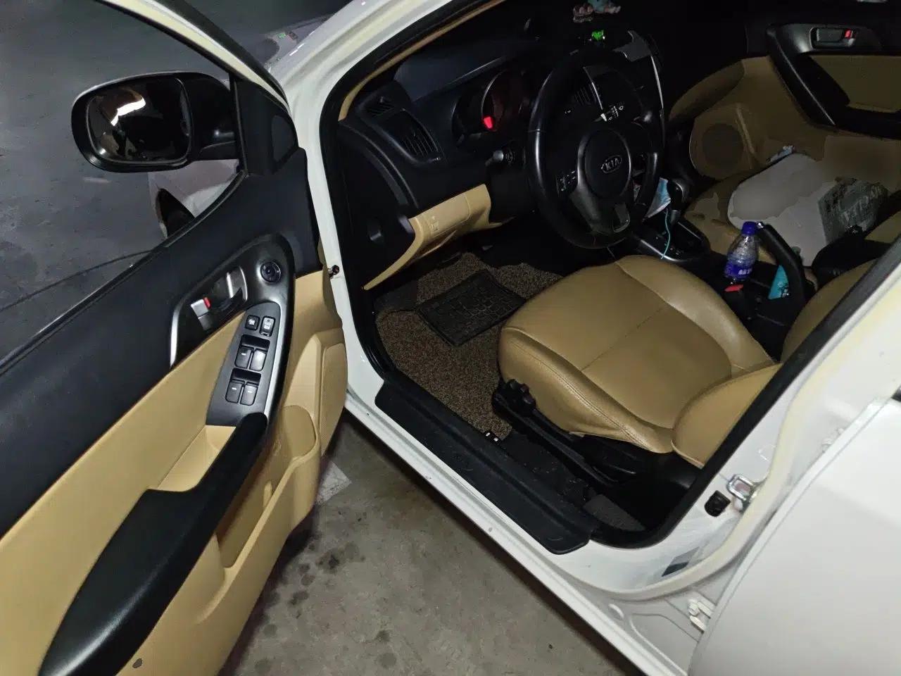 Kia Forte 2011 1.6L AT Premium — миниатюра 17