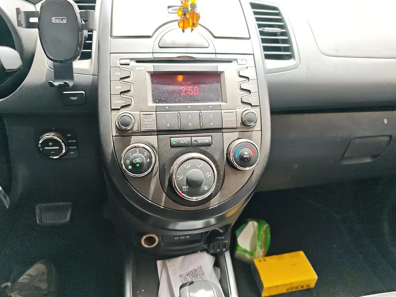 Kia Soul 2010 1.6L AT GLS — миниатюра 14