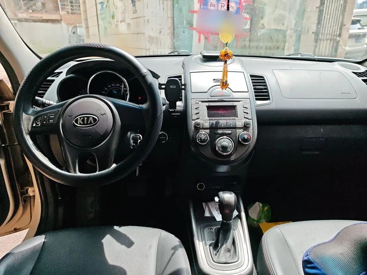 Kia Soul 2010 1.6L AT GLS — миниатюра 10