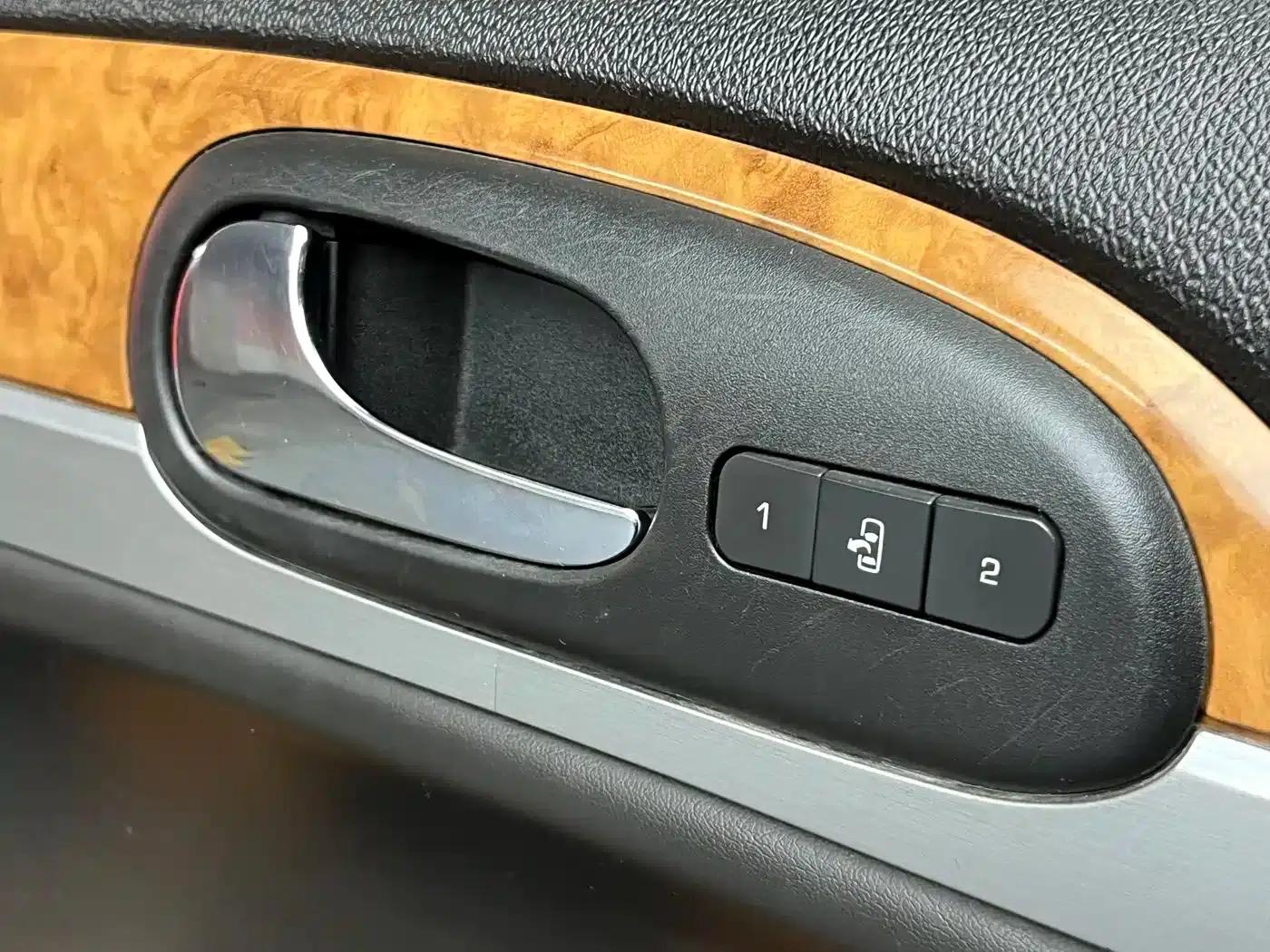 Enclave 2010 3.6L Flagship Edition — миниатюра 11
