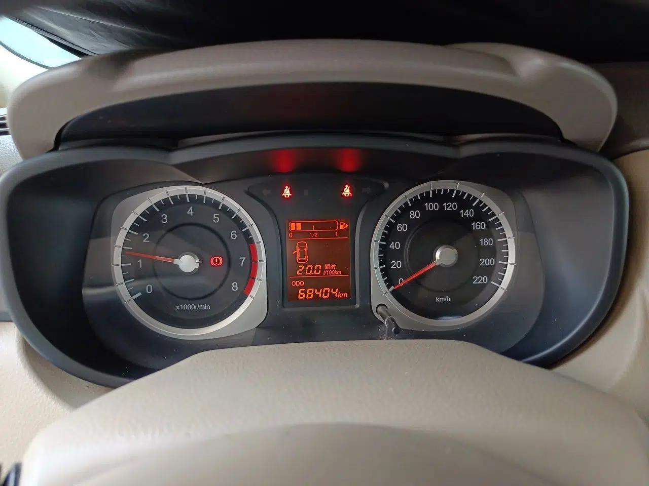 Venucia D50 2013 1.6L Manual Luxury Edition — миниатюра 12