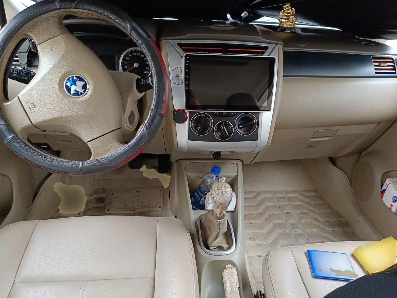 Venucia D50 2013 1.6L Manual Luxury Edition — миниатюра 10