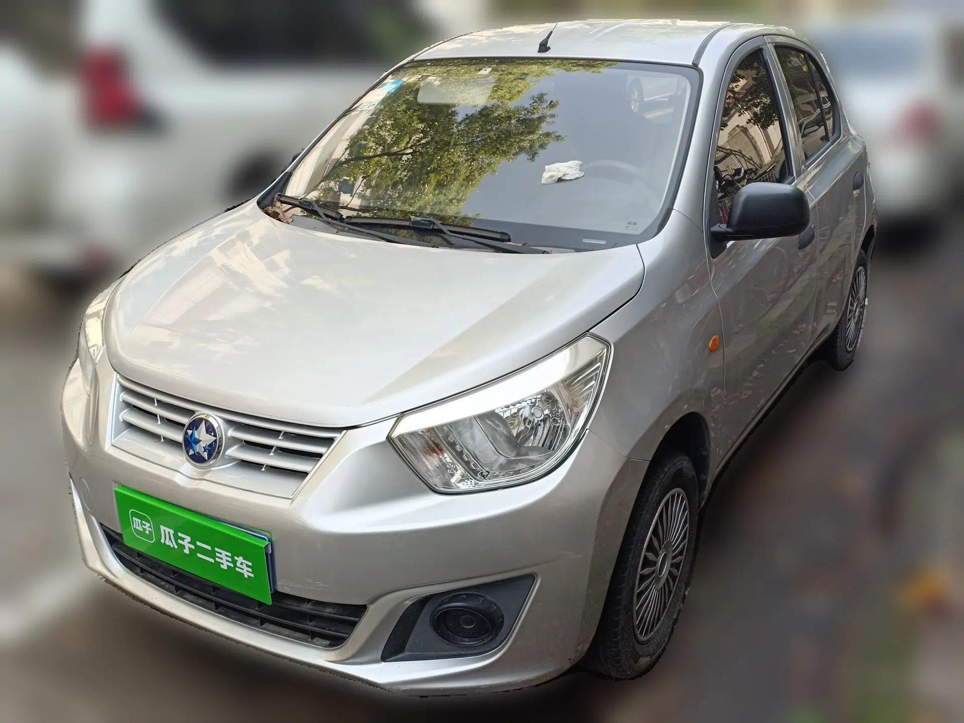Venucia R30 2014 1.2L Manual Comfort Edition — миниатюра 1