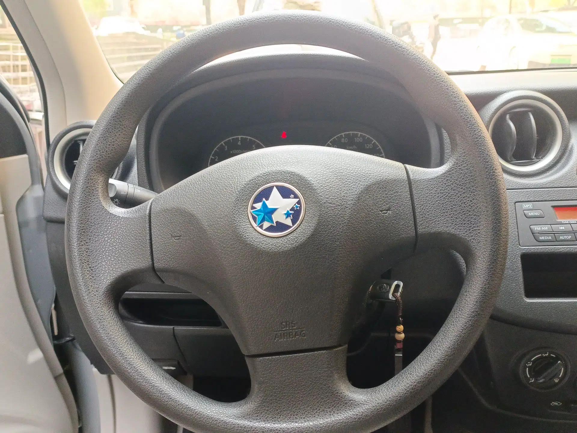 Venucia R30 2014 1.2L Manual Comfort Edition — миниатюра 11