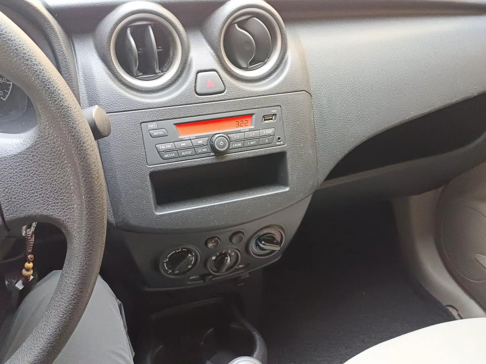 Venucia R30 2014 1.2L Manual Comfort Edition — миниатюра 14