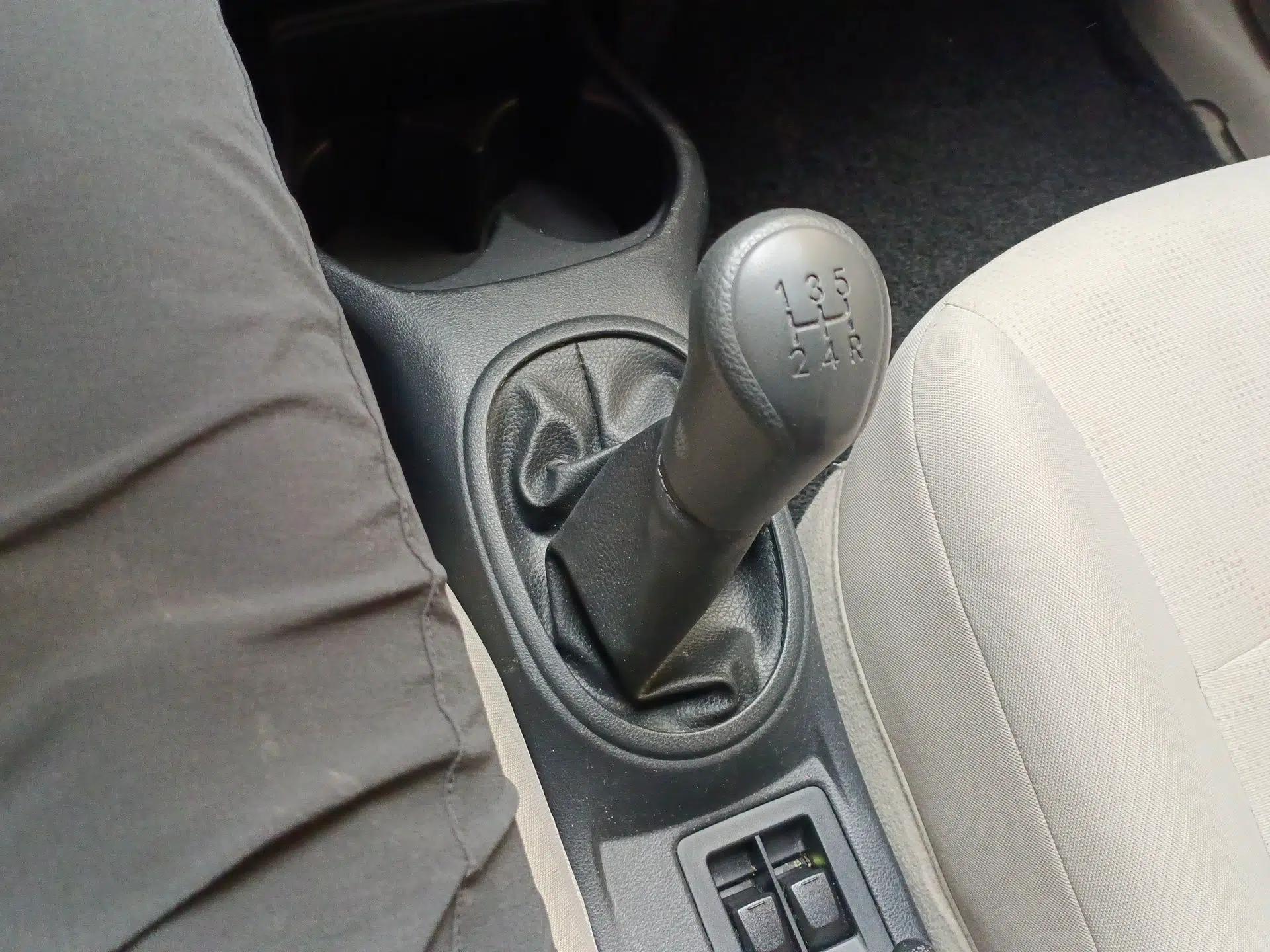 Venucia R30 2014 1.2L Manual Comfort Edition — миниатюра 15