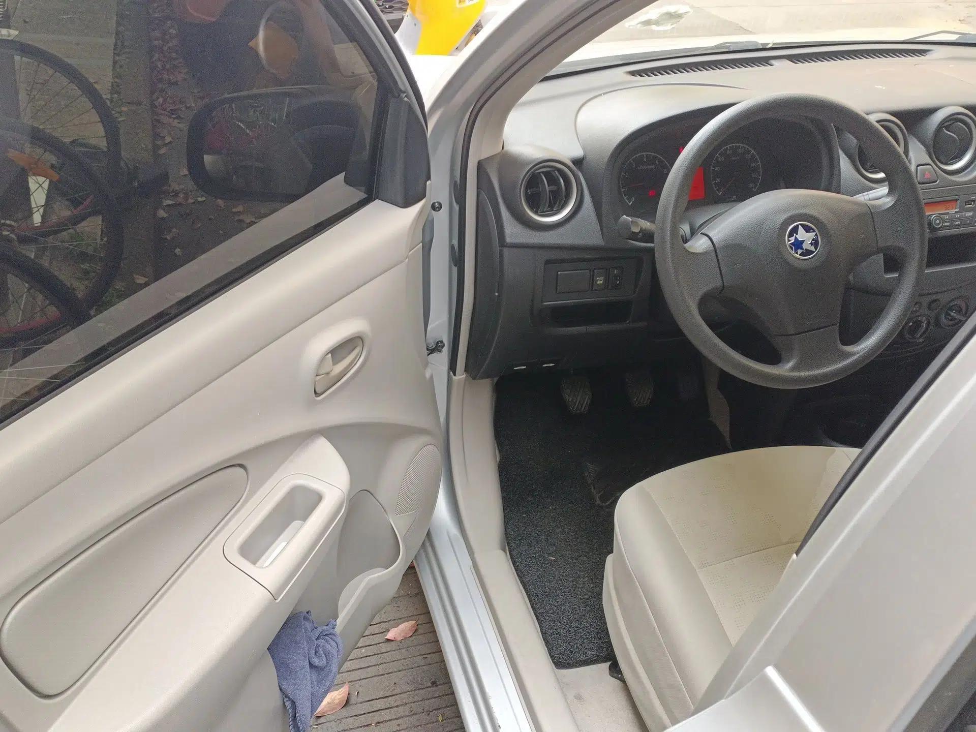 Venucia R30 2014 1.2L Manual Comfort Edition — миниатюра 17