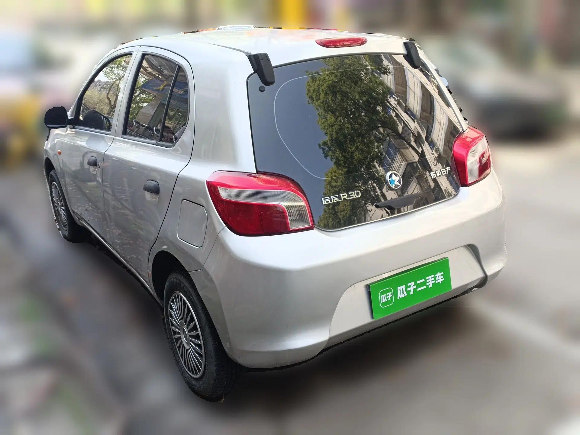 Venucia R30 2014 1.2L Manual Comfort Edition — миниатюра 4