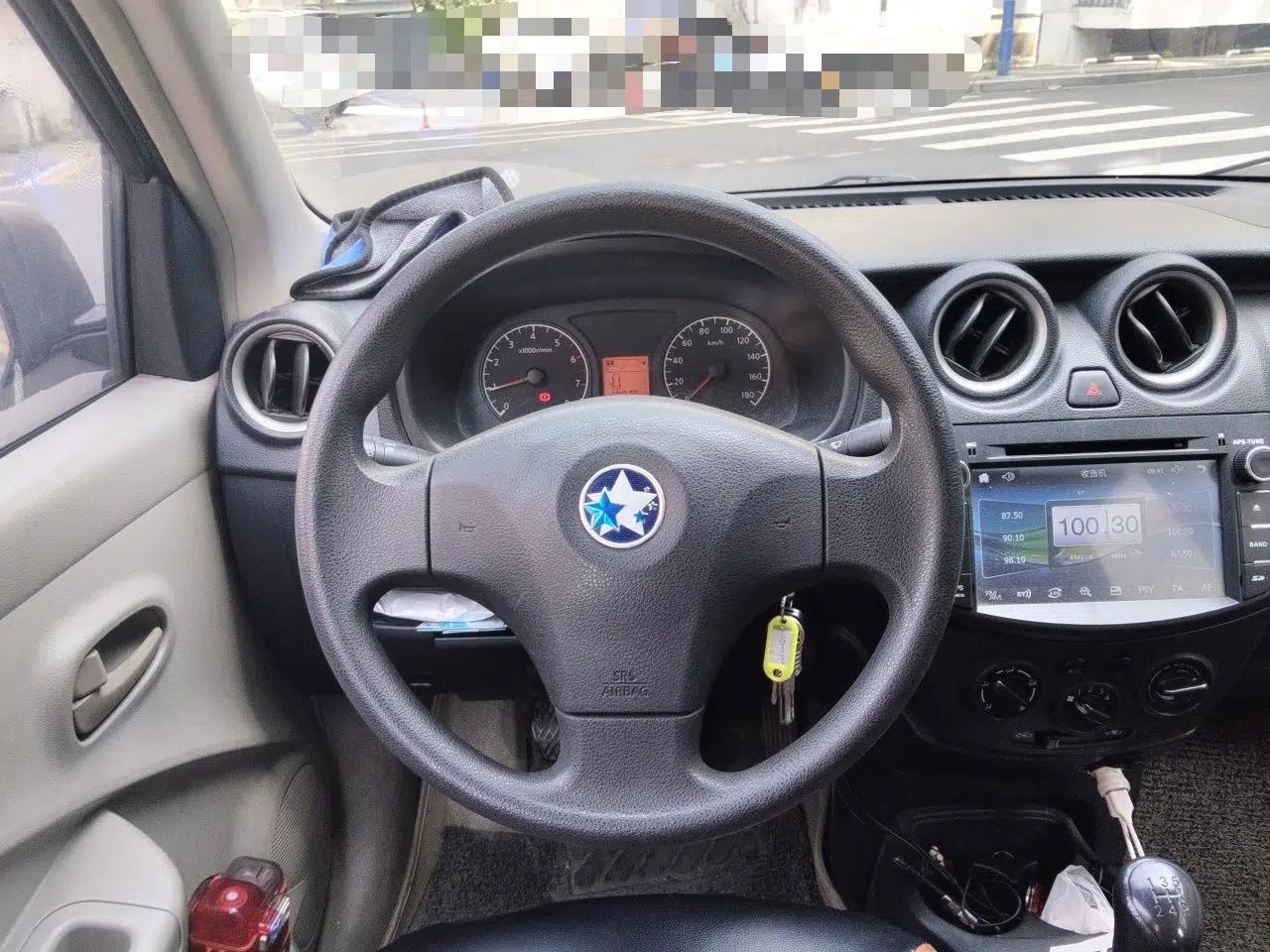 Venucia R30 2014 1.2L Manual Enjoyment Edition — миниатюра 11