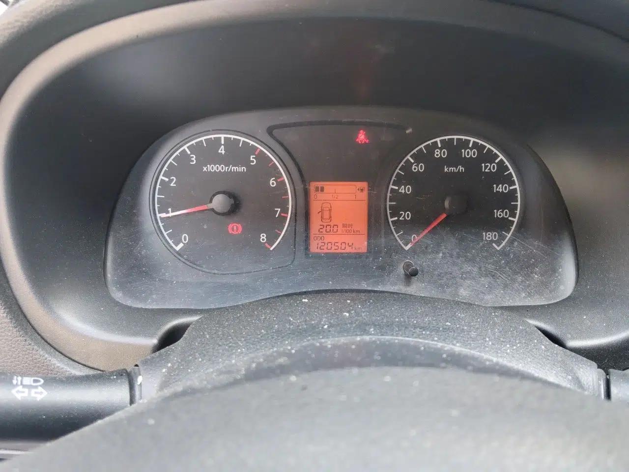 Venucia R30 2014 1.2L Manual Enjoyment Edition — миниатюра 12